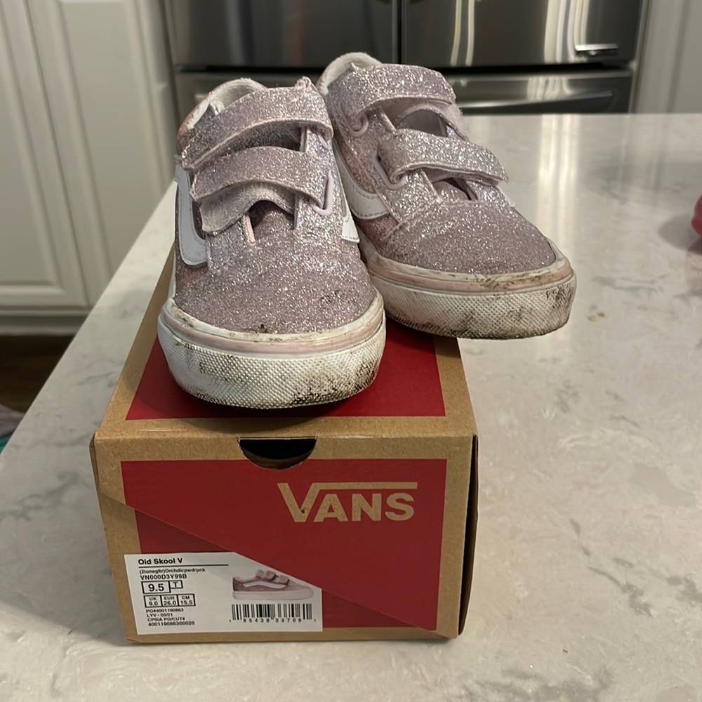 Glitter can sneaker